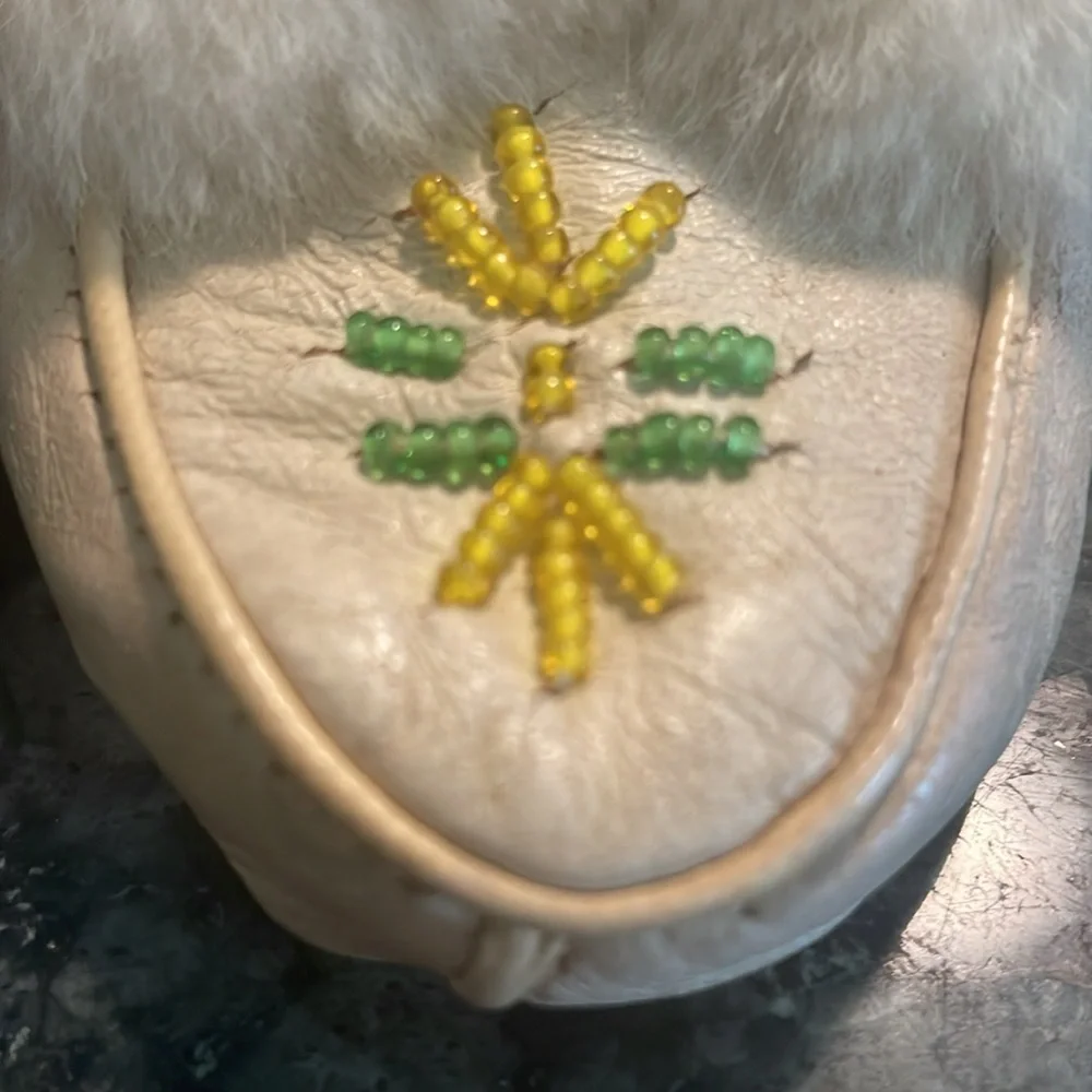 Vintage children’s‎ beaded fur-trimmed leather moccasins sz 6